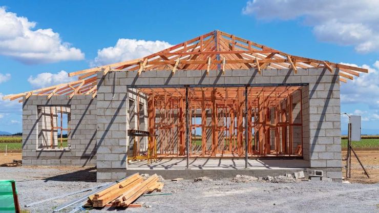 Saņemts kredīts mājas būvniecībai, tāpēc šobrīd process jau virzās uz priekšu