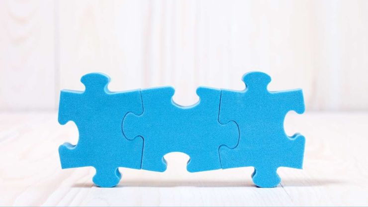 Три синих кусочка пазла вместе – объедение кредитов или перекредитование