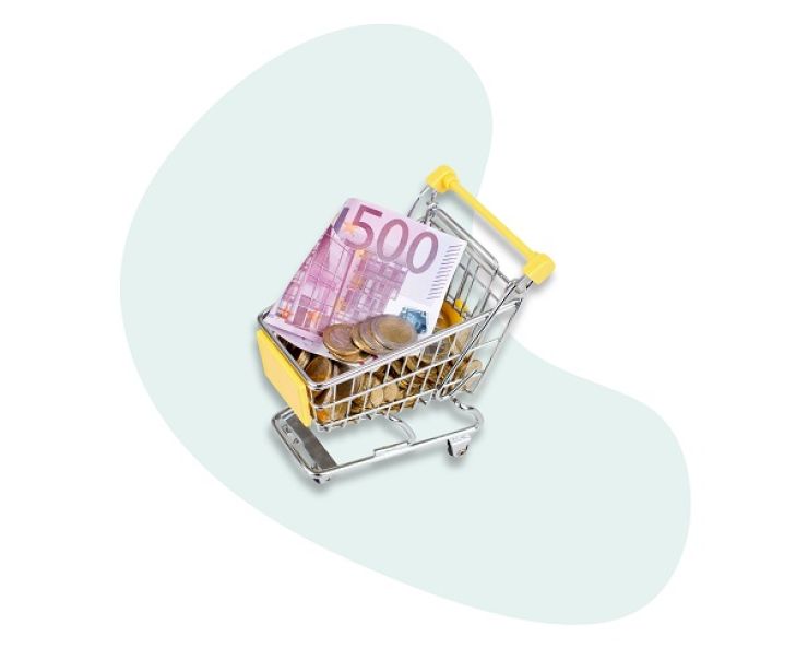 Pirkuma grozs ar 500 eiro banknoti un monētām, jo patēriņa kredīti palīdz sasniegt mērķus