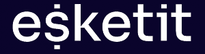 Esketit.com logotips ar baltiem burtiem melnās krāsas taisnstūrī, burtam “s” ir punktiņi augšā un apakšā