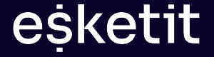 Esketit.com logotips ar baltiem burtiem melnās krāsas taisnstūrī, burtam “s” ir punktiņi augšā un apakšā