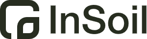 InSoil logotips ir tumši zaļš un minimālistisks, apvienojot stilizētu lapu ar mūsdienīgu tekstu, lai atspoguļotu ilgtspēju un saikni ar dabu.