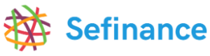 Kreditora “Sefinance.lv” logotips ar ziliem burtiem, bet priekšā aplis ar rozā, violetām, zaļām un oranžām svītrām