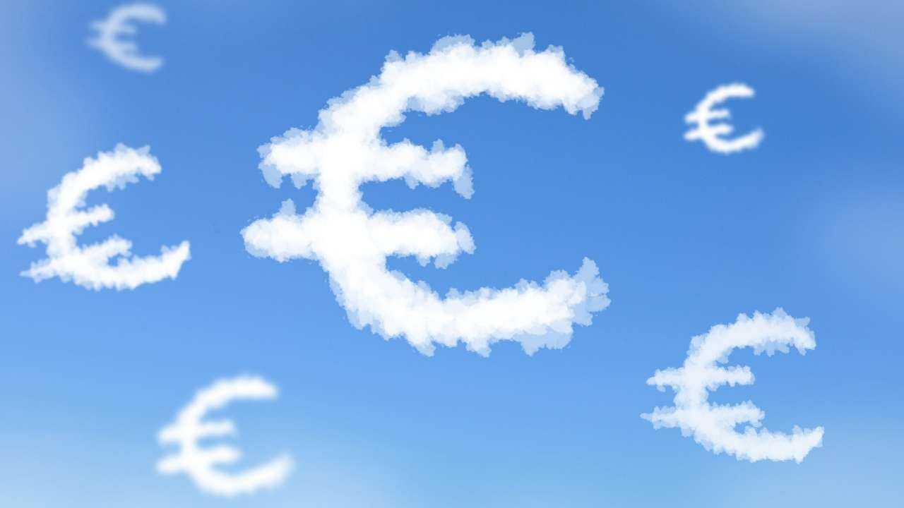 Облака в виде значков евро – деньги во сне имеют как хорошие, так плохие значения